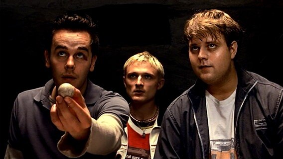 Eine Szene aus dem Film "Absolute Giganten" mit Frank Giering, Florian Lukas und Antoine Monot, Jr. (v. l. n. r.) © X Filme 