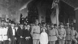 Erich von Falkenhayn mit türkischen Offiziellen © NDR / Lepsius-Archiv 