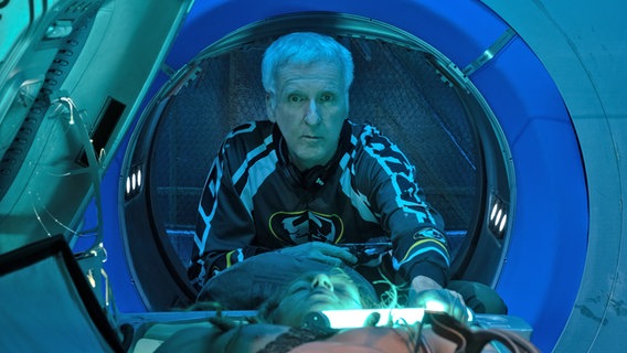 James Cameron am Set von  "Avatar 2" © 2022 20th Century Studios. Foto: Mark Fellmann