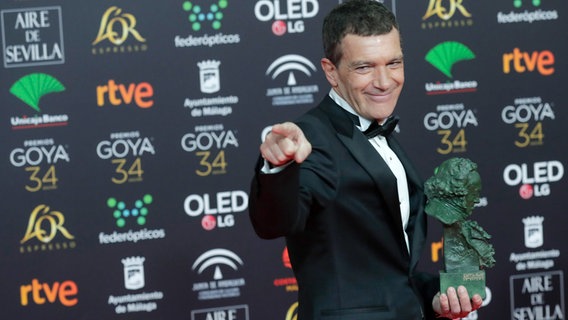 Der spanische Schauspieler Antonio Banderas erhält in Spanien im Januar 2020 die Auszeichnung Goya als bester Hauptdarsteller für den Film "Leid und Herrlichkeit" von Pedro Almodóvar © María José López/Europa Press/ dpa-Bildfunk Foto: María José López