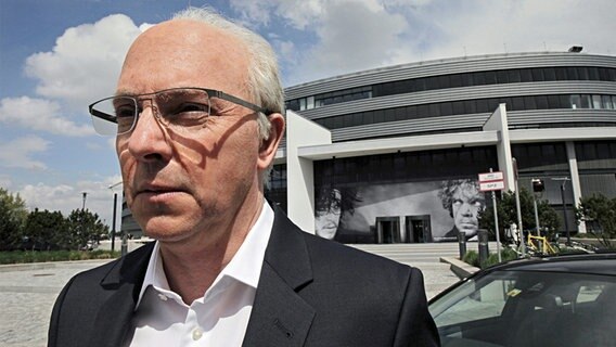 Olli Dittrich als Franz Beckenbauer. © WDR/Beba Lindhorst 