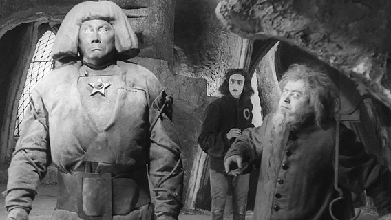 Szene aus dem expressionistischen Stummfilm-Klassiker "Der Golem, wie er in die Welt kam" von Paul Wegener und Carl Boese © DIF/Nachlass Paul Wegener-Sammlung Kai Möller 