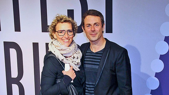 Julia Westlake und Alexander Bommes bei der Eroeffnung vom Filmfest Hamburg mit der Premiere vom Film "Gabrielle" am 26. September 2013. © imago/APress 