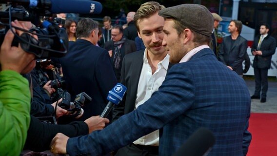 Frederick Lau (r.) und David Kross beim Filmfest Hamburg © NDR Foto: Patricia Batlle