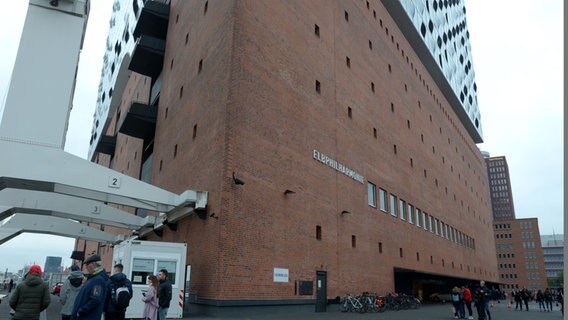 Die Elbphilharmonie - Motiv für viele Filmdrehs in der Hafencity Hamburgs © NDR Foto: Patricia Batlle