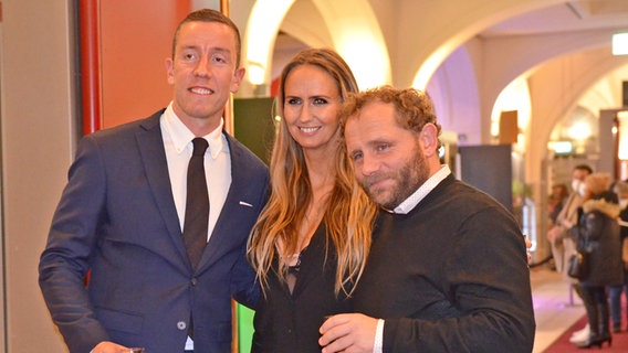 Das Team von "Cop Secret" mit Hannes Thór Halldórson bei der Eröffnung der Nordischen Filmtage Lübeck 2021 Das Team von "Cop Secret" mit Hannes Thór Halldórson bei der Eröffnung der Nordischen Filmtage Lübeck 2021 © NDR Foto: Patricia Batlle