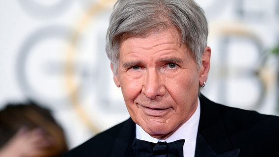 Harrison Ford mit Fliege bei einer Premiere © Paul Buck/EPA/dpa +++ dpa-Bildfunk/EPA/dpa +++ dpa-Bildfunk Foto: Paul Buck