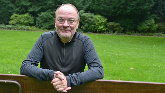 Schauspieler und Hörspielsprecher Jens Wawrczeck im Gespräch beim NDR © NDR Foto: Patricia Batlle