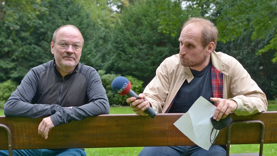 Schauspieler und Hörspielsprecher Jens Wawrczeck im Gespräch beim NDR mit NDR 90,3 Redakteur Daniel Kaiser © NDR Foto: Patricia Batlle