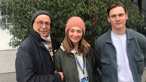 Dieter Kosslick (von links), Julia Richter und Rock Okon bilden die Jury des Filmkunstfests Mecklenburg-Vorpommern Schwerin © NDR Foto: Axel Seitz