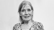 Schwarz-weiß-Foto einer älteren Frau mit kurzen Haaren. Es ist die Schauspielerin Margit Carstensen. © picture alliance/dpa | Annette Riedl Foto: Annette Riedl