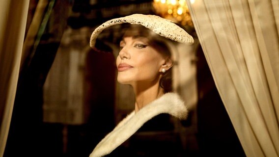 Angelina Jolie als Operndiva Maria Callas im Film "Maria" von Pablo Larraín © Pablo Larraín 