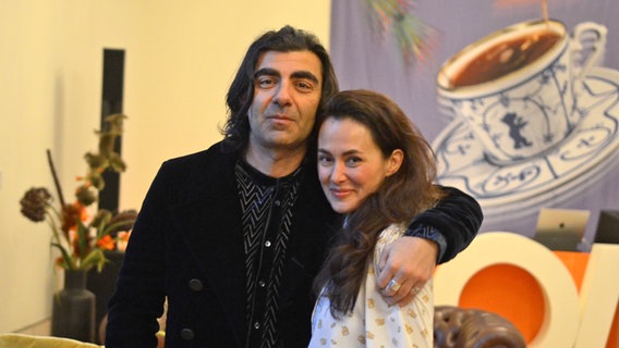 Idil Üner und Fatih Akin auf dem Berlinale-Empfang der Filmförderung Moin © NDR Foto: Patricia Batlle