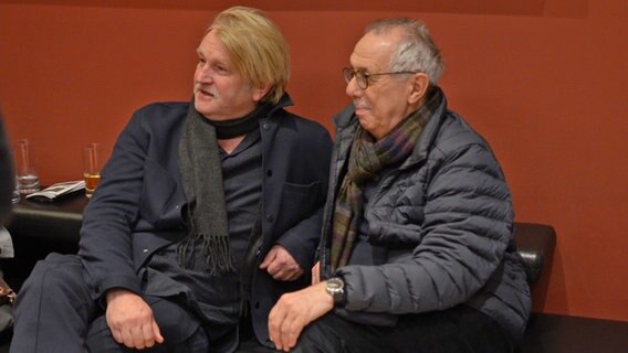 Detlev Buck und Dieter Kosslick auf dem Berlinale-Empfang der Filmförderung Moin © NDR Foto: Patricia Batlle