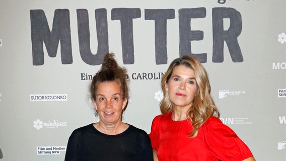 Premiere des Films "Mutter im Zeise-Kino mit Anke Engelke und Regisseurin Carolin Schmitz. © picture alliance / Geisler-Fotopress | Christopher Tamcke/Geisler-Fotop 