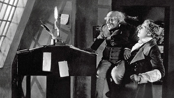 Szene aus "Nosferatu - eine Symphonie des Grauens" von F. W. Murnau (D, 1922)  Foto: akg-images