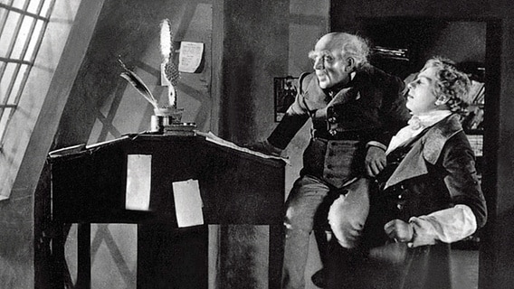 Szene aus "Nosferatu - eine Symphonie des Grauens" von F. W. Murnau (D, 1922) © Picture Alliance Foto: akg-images