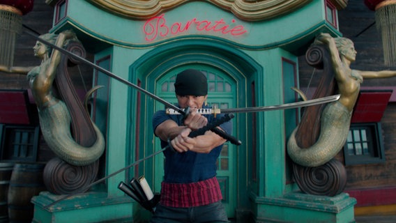 One Piece. Mackenyu Arata as Roronoa Zoro in season 1 of One Piece. Cr. Courtesy of Netflix © 2023 One Piece. Mackenyu Arata as Roronoa Zoro in season 1 of One Piece. Cr. Courtesy of Netflix © 2023 © Netflix