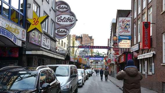 Die Straße Große Freiheit in Hamburg - Drehort von "Tian - Das Geheimnis der Schmuckstraße" auf St. Pauli © NDR Foto: Patricia Batlle