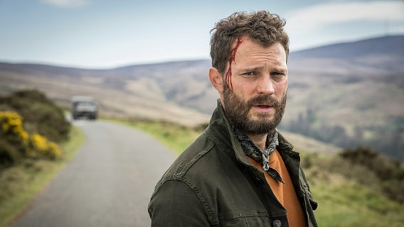 Elliot Stanley (Jamie Dornan) mit Blut verschmiertem Gesicht © ZDF/Steffan Hill Foto: ZDF/Steffan Hill