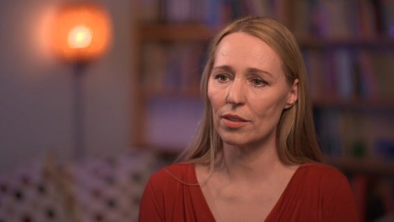 Die Dokumentarfilmerin Julia Beerhold. © NDR Screenshot 