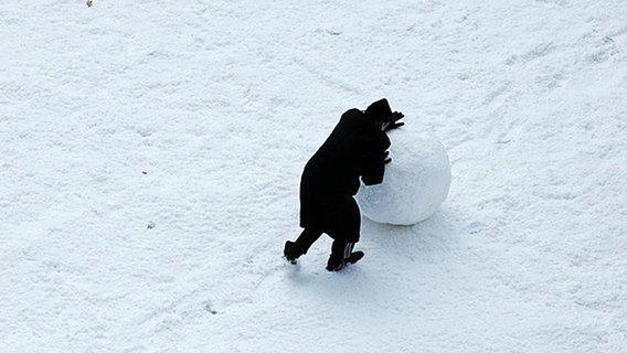 Schneeballrollen als Ansporn. © farbfilm verleih GmbH 