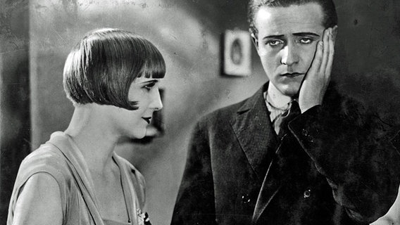 Szene aus dem Film: "Der Tänzer meiner Frau" (Stummfilm, Deutschland 1925; Regie: Alexander Korda) mit Maria Corda und Willy Fritsch. © AKG Berlin 