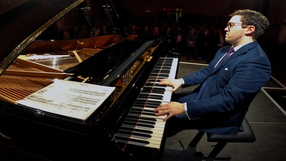 Frank Dupree beim NDR Kultur Foyerkonzert in Gadebusch. © NDR 