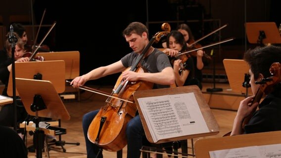 Friedrich Thiele am Cello © NDR Foto: Stephan Sturm