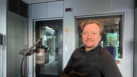 Georg Nigl bei einem Interview mit NDR Kultur © NDR 