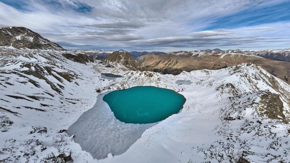 Ein See im Gletscher in den Alpen © picture alliance / Zoonar | Ian Iankovskii Foto:  Ian Iankovskii