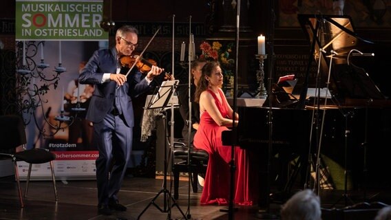 Benjamin Schmid und Ariane Haering auf der Bühne © Karsten Gleich 