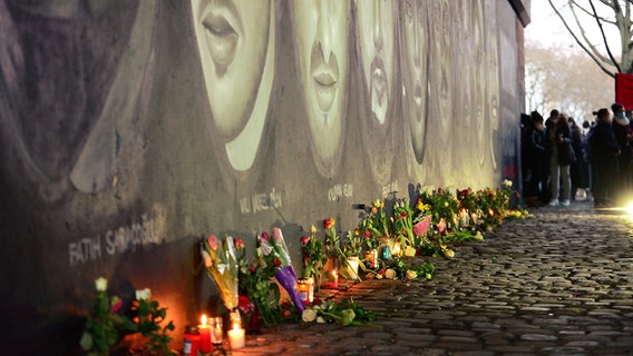 Gedenkveranstaltung für die Opfer des rechtextremen Anschlags vom 19 Februar 2020 in Hanau. © picture alliance / Daniel Kubirski Foto: Daniel Kubirski