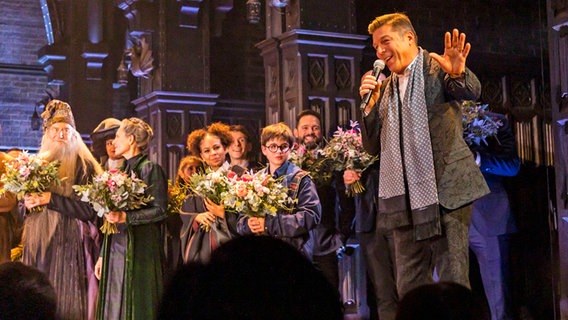Maik Klokow, deutscher Produzent und CEO auf der Bühne nach der Premiere von  "Harry Potter und das verwunschene Kind" in Hamburg © Harry Potter und das verwunschene Kind / Jochen Quast Foto: Jochen Quast
