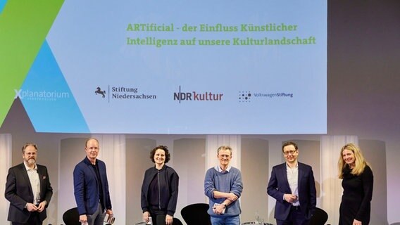 Matthias Röder, Hanno Rauterberg, Leila Zickgraf, Gunter Lösel, Ulrich Kühn und Katja Ebeling. © Philip Bartz Foto: Philip Bartz