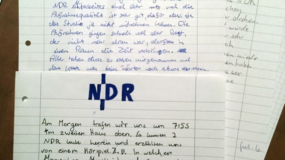 Handschriftliche Briefe von Kindern, auf einem steht groß "NDR" © Klasse 6e Christophorusschule 