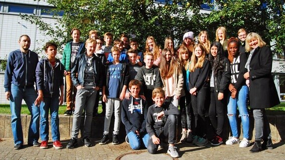 Die Klasse 7c der Stadtteilschule Walddörfer im Gruppenbild. © NDR Foto: Florian Jacobsen