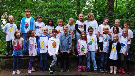 Gruppenbild der Schüler der Klasse JÜL C der Waldschule Bad Bevensen © NDR Foto: Florian Jacobsen