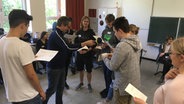 Schüler der 10. Klasse am Theodor-Heuss-Gymnasium Wolfsburg nehmen am Projekt "Hörspiel in der Schule" teil. © NDR Foto: Juliane Bergmann