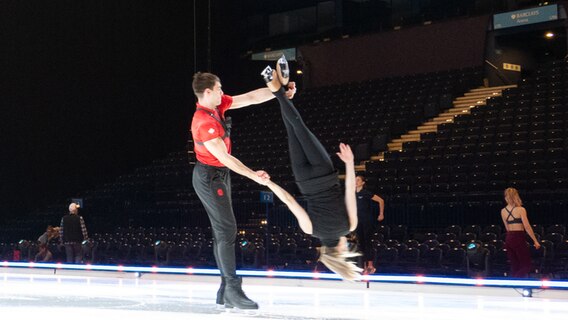 Szenen aus der Probe der Holiday On Ice-Show "No Limits" in Hamburg © NDR Foto: Jennifer Philipp