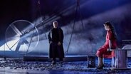 Suor Angelica (Elena Guseva) und Roberto Frontali (Gianni Schicci) schweigen sich an. © Brinkhoff/Mögenburg 