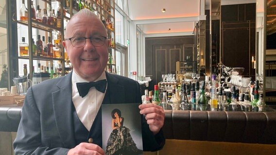 Barkeeper James Halligan Barkeeper James Halligan © NDR