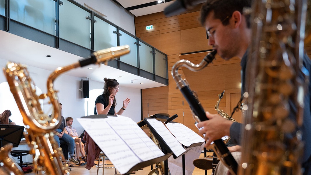Wie werden Jazzstudierende auf die Realität vorbereitet? NDR.de