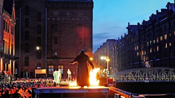 Aufführung des "Jedermann" in der Hamburger Speicherstadt © Hamburg Art Ensemble 