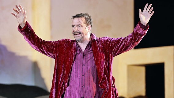 Michael Maertens als "Jedermann" auf der Bühne bei den Salzburger Festspielen. © picture alliance / Franz Neumayr / picturedesk.com | Franz Neumayr 
