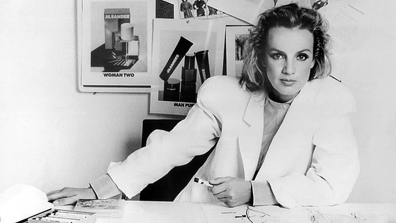 Die Modedesignerin Jil Sander 1983 in ihrem Büro © picture-alliance/ dpa | handout 