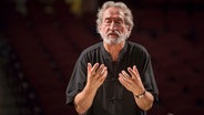 Jordi Savall beim Dirigieren © Toni Peñarroya 