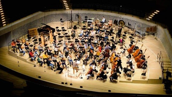 Die Junge Deutsche Philharmonie während einer Probe unter der Leitung von Jörg Widmann.  Foto: Clara Casado Rodríguez