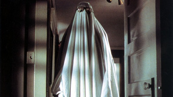 Nick Castle als Michael Myers im Film "Halloween - Die Nacht des Grauens" von John Carpenter aus dem Jahre 1978 ©  picture alliance / Mary Evans Picture Library 