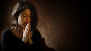 Frau beim Beten © fotolia Foto: stefania57